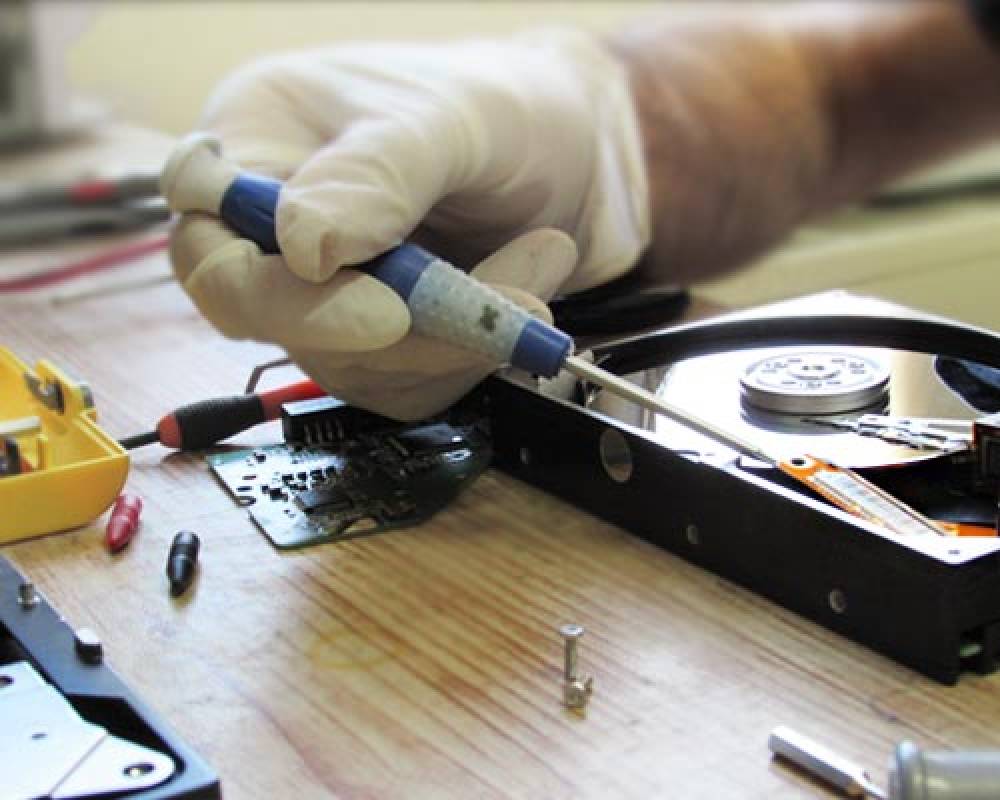 نمای داخلی یک آزمایشگاه بازیابی اطلاعات