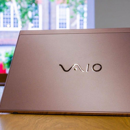 تکنسینهای تعمیر لپ تاپ سونی