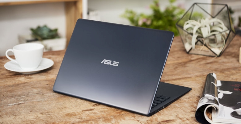 نمایی از نوت بوک ASUS قبل و بعد از تعمیر