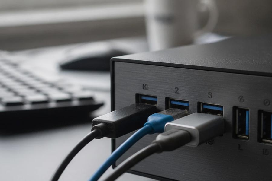 تفاوت ظاهری پورت USB 2.0 و 3.0

