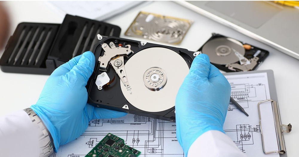 عکس از فضای کاری با تجهیزات ریکاوری