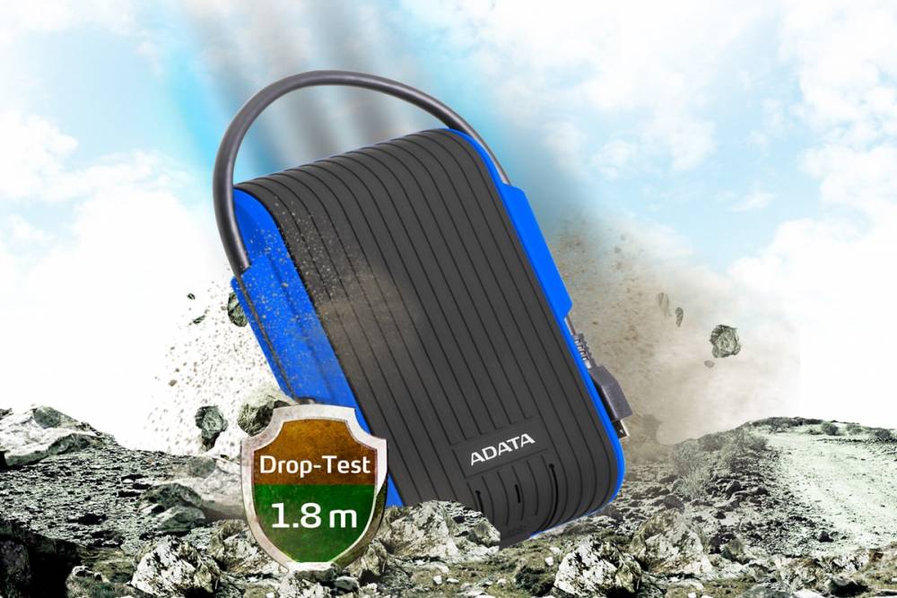 کاربر در حال بررسی وضعیت هارد دیسک