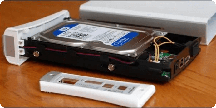 تصویر از یک کاربر در حال استفاده از تستر