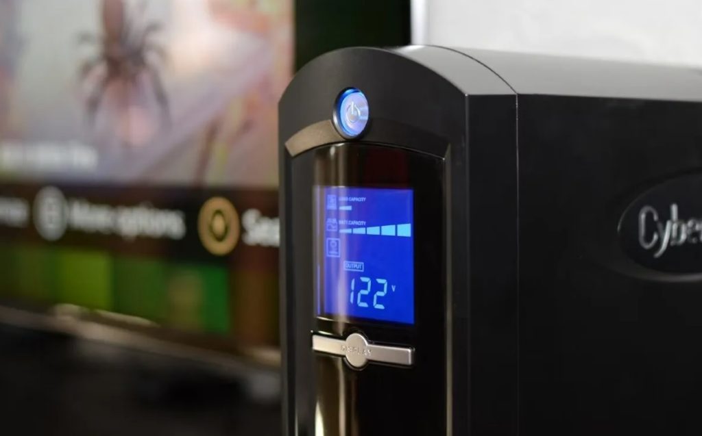 نمای نزدیک از یک UPS در حال کار