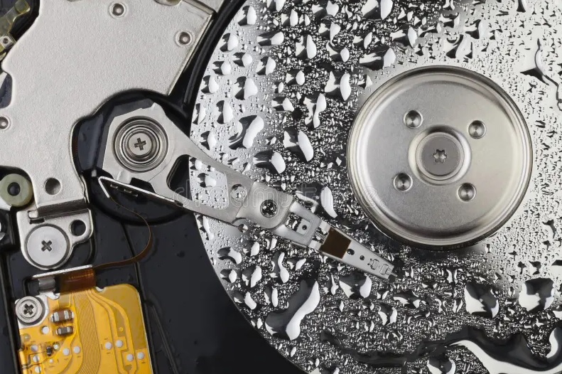 ابزار خشککردن هارد دیسک در محیط آزمایشگاهی