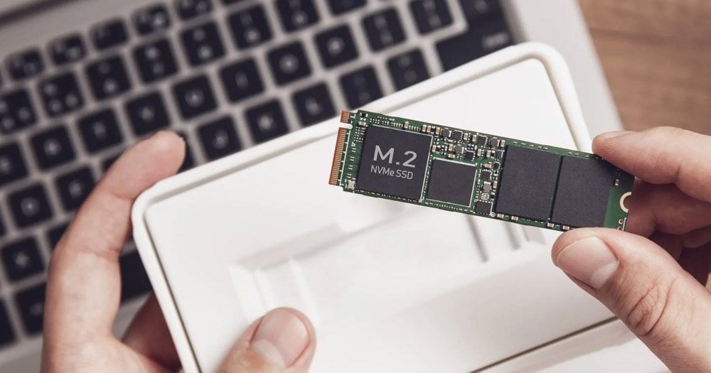 نمای نزدیک از ابزارهای تعمیر و نگهداری SSD