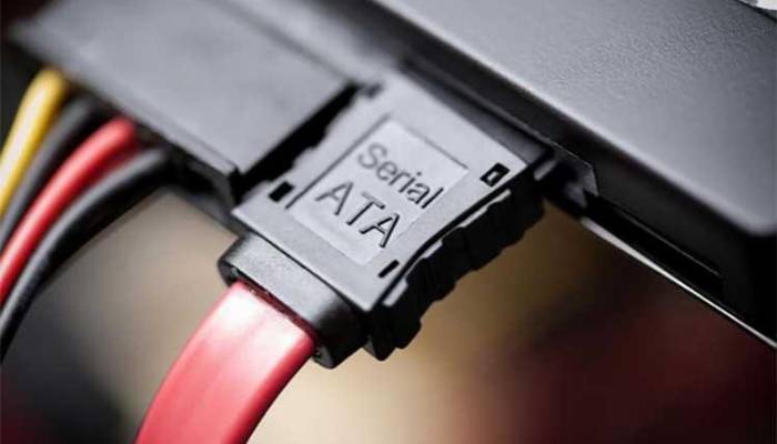 تصویر از اتصالات داخلی هارد دیسک